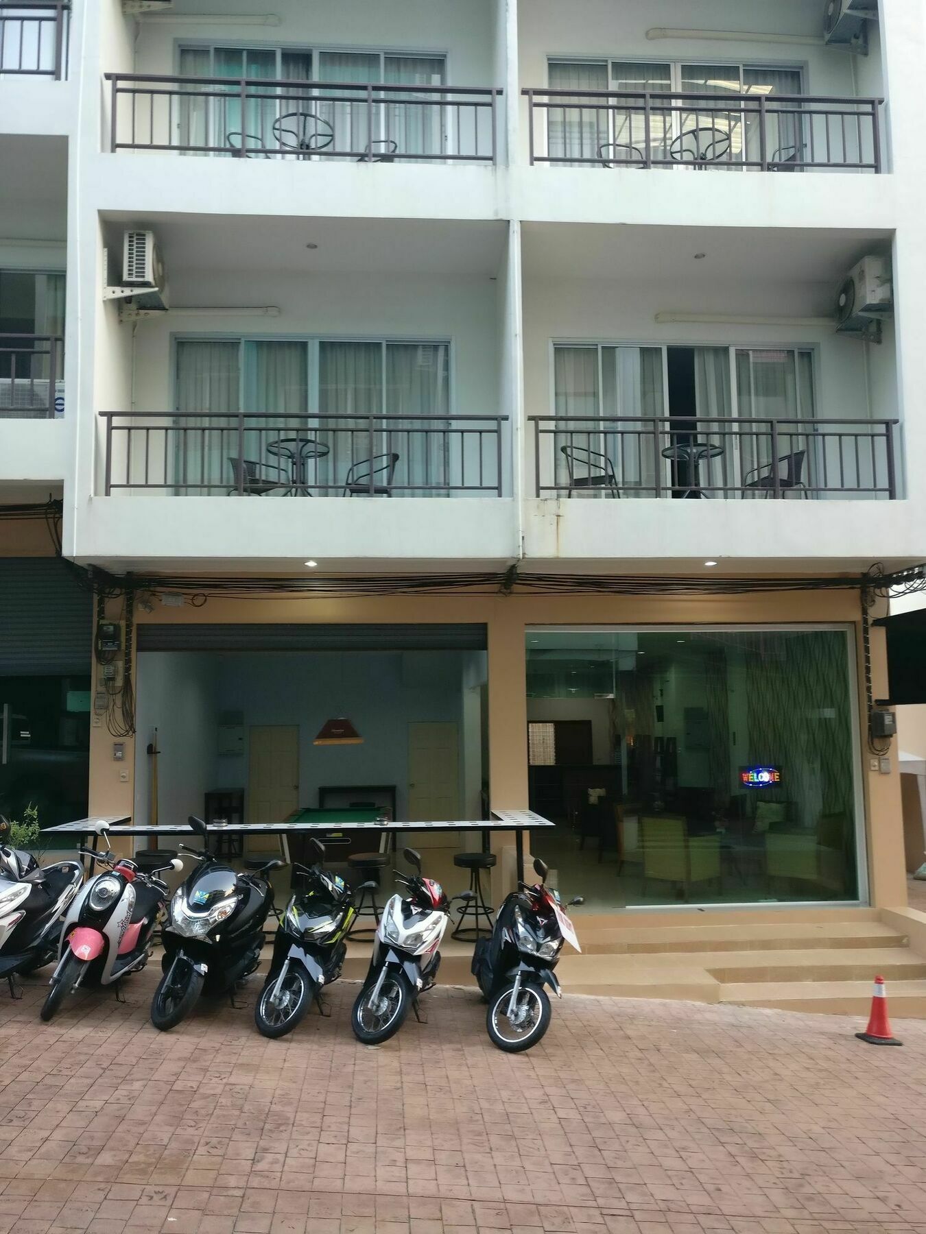 White Sky Boutique Hotel Patong Екстериор снимка